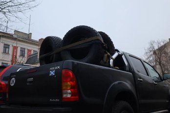 Іноземні волонтери привезли на Львівщину ще 26 автомобілів на потреби військових – 02