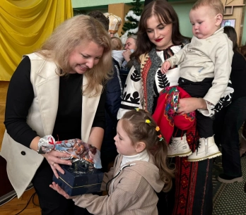 500 дітей Самбірщини отримали подарунки до Дня Святого Миколая від благодійників – 05