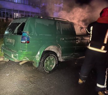 У Львові СБУ затримала двох агентів російських спецслужб за підпал військових авто – 01
