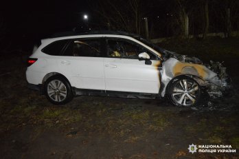 У Мостиськах група підлітків на замовлення РФ підпалила три автомобілі – 03