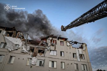 У Харкові дрон влучив у житловий будинок: серед загиблих є діти – 01