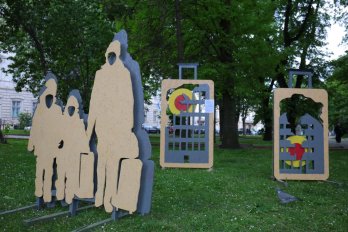 До Дня Європи у Львові представили фотовиставку та арт-проєкт "Валіза" – 02