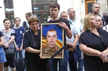 У Львові попрощалися з 12 загиблими в полоні захисниками – 04