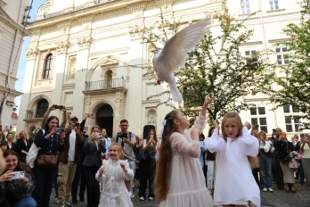 Біля Гарнізонного храму вшанували пам’ять дітей, які загинули внаслідок збройної агресії Росії – 04