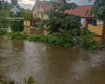 У Дрогобичі продовжують викачувати воду після негоди (фото) – 02