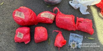 Поблизу Львова у машині 33-річного киянина знайшли наркотиків і психотропів на понад 3 млн грн – 02