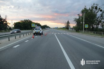 Суд закрив справу щодо патрульного, який на швидкості збив підлітка на переході біля Львова – 03