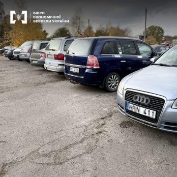 У Львові судитимуть 33-річного чоловіка за перепродаж авто завезених як гуманітарна допомога – 02