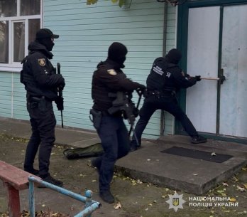 У Стрию 41-річна жінка продавала наркотики під заставу паспортів – 04