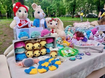 Школи Львова зібрали майже 8 млн грн на дрони для ЗСУ під час благодійних ярмарків – 05