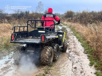 Рятувальники усю ніч шукали чоловіка, який заблукав у лісі на Дрогобиччині – 01