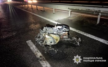 Біля Львова два мотоцикли врізалися у Volvo і загорілися, водіїв госпіталізували – 01