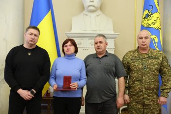 Родинам загиблих нацгвардійців зі Львівщини вручили ордени та медалі – 03