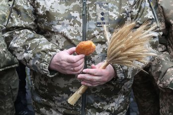 У Львові встановили головного 4-метрового різдвяного дідуха – 03