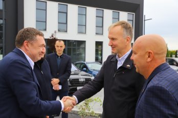 Із Львівщини на фронт передали ще 32 автомобілі для ЗСУ та Нацполіції – 07