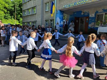 Учні львівської початкової школи зібрали 63 тис. грн для свого випускника-військового