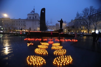 «Запали свічку пам’яті»: львів’яни доєднались до загальнонаціонального дня скорботи – 08