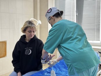Медики рятують пальці директорці ліцею