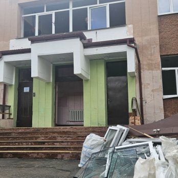 У Львові сильно пошкоджено дитячий садок і житлові будинки: наслідки обстрілу – 06