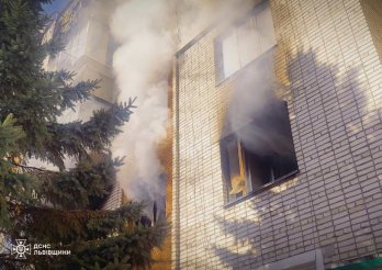 Через пожежу в багатоповерхівці у Львові рятувальники евакуювали п’ятьох дітей – 01