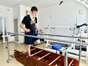 Львівські лікарі поставили на ноги паралізованого 18-річного студента – 01