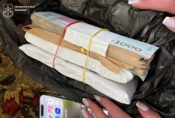 Посадовця «Укрзалізниці» викрили на поборах із працівників туалетів і парковки львівського вокзалу – 03