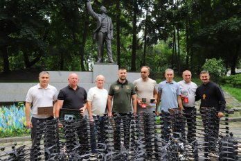 Зі Львівщини передали на передову ще понад 500 FPV-дронів та сучасну техніку – 03