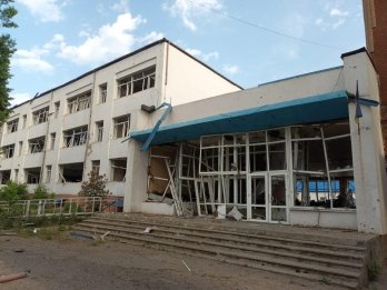 Росіяни обстріляли школу та житлові будинки Слов'янська: є загиблі та поранені – 02