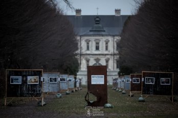 «ЧАСІВ ЯР. ВОГНЕТРИВКІ»: фотовиставка 24 бригади проходить у Підгорецькому замку – 08