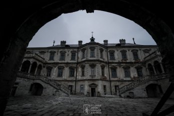 «ЧАСІВ ЯР. ВОГНЕТРИВКІ»: фотовиставка 24 бригади проходить у Підгорецькому замку – 07