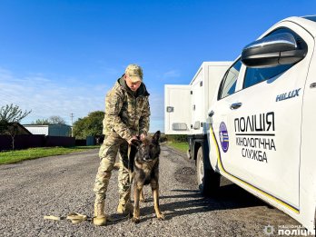 Поліція знайшла у лісі авто, на якому втік вбивця подружжя на Львівщині – 04