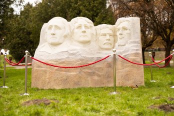 У Львові відкрили «Світ у мініатюрі»: новий проєкт 3D-фігур із відомими символами світу – 02