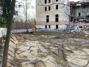 Будівництво на кістках: як у Львові забудовують парк та колишній цвинтар – 01