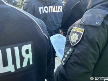 Поліція знайшла у лісі авто, на якому втік вбивця подружжя на Львівщині – 02