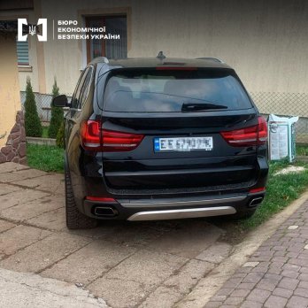 БЕБ викрило масштабну схему ввезення авто під виглядом гуманітарки на Львівщину – 03