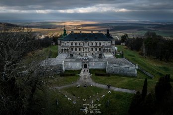 «ЧАСІВ ЯР. ВОГНЕТРИВКІ»: фотовиставка 24 бригади проходить у Підгорецькому замку – 03