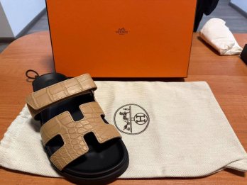 Cartier, Chanel і Messika на 1,5 млн грн: контрабанду брендових аксесуарів зупинили у Раві-Руській – 04