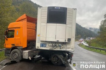 На Львівщині у ДТП з двома авто та вантажівкою загинув водій Renault  – 03