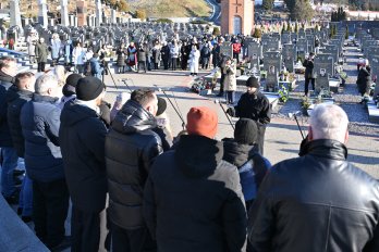 На Личаківському кладовищі заспівали скорботні колядки для вшанування загиблих героїв – 01