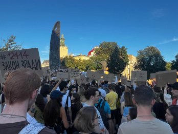 Львів’яни другий день поспіль вийшли на протест щодо закону про НАБУ і САП – 03