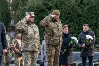 У Львові до Дня Гідності та Свободи вшанували пам’ять загиблих героїв – 05