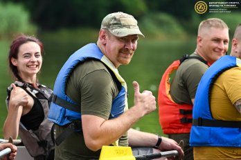 Для захисників з сім’ями провели сплав на байдарках на озері біля Львова – 04