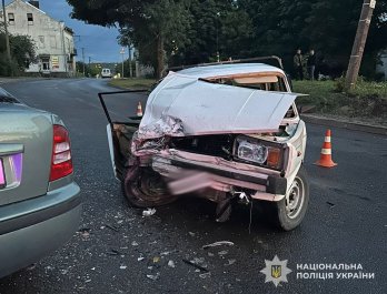 У Рава-Руській Skoda зіткнулася з ВАЗ: постраждали двоє громадян Естонії – 04