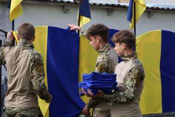 Родинам загиблих воїнів вручили нагороди на відкритті Алеї Героїв на Львівщині