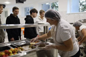 У школі на Львівщині за понад 22 млн грн відремонтували кухню та їдальню – 05