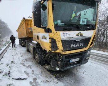 У Самбірському районі сталась потрійна ДТП з вантажівкою, мікроавтобусом та легковиком, 6 постраждалих – 02