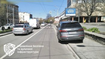 У Львові назвали ТОП-5 вулиць, де водії найчастіше паркуються на смугах для маршруток – 04