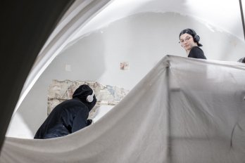 Реставратори відновлюють стінописи колишньої галереї домініканського монастиря у Львові