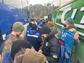 До України з російського полону повернулися 200 військових – 02