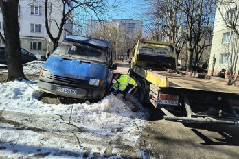 5 авто, що роками стояли без руху, евакуювали з вулиць Львова цього тижня – 01